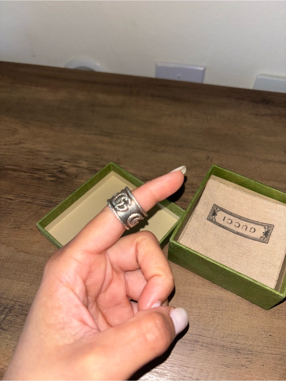 Gucci GG Marmont Extra Wide Ring - Picture 3 of 4